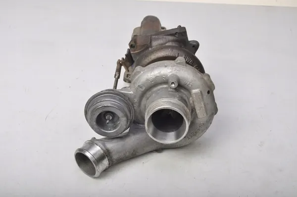 Turbo W212 E63 AMG A1570900780 image 2