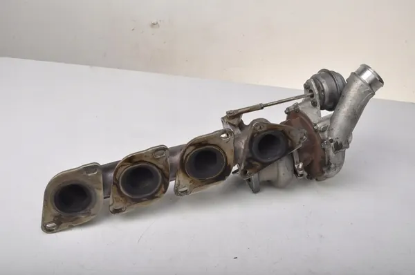 Turbo W212 E63 AMG A1570900780 image 4