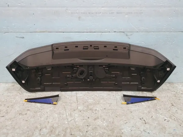 Spoiler de hayon OEM 5LG827878B pour Skoda Enyaq iV image 4