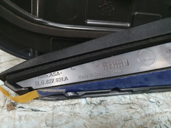 Spoiler de hayon OEM 5LG827878B pour Skoda Enyaq iV image 5