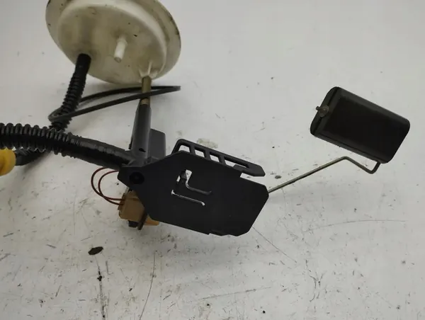 Brandstofniveausensor BMW 5 E60 E61 2004 OEM 6765849 image 4