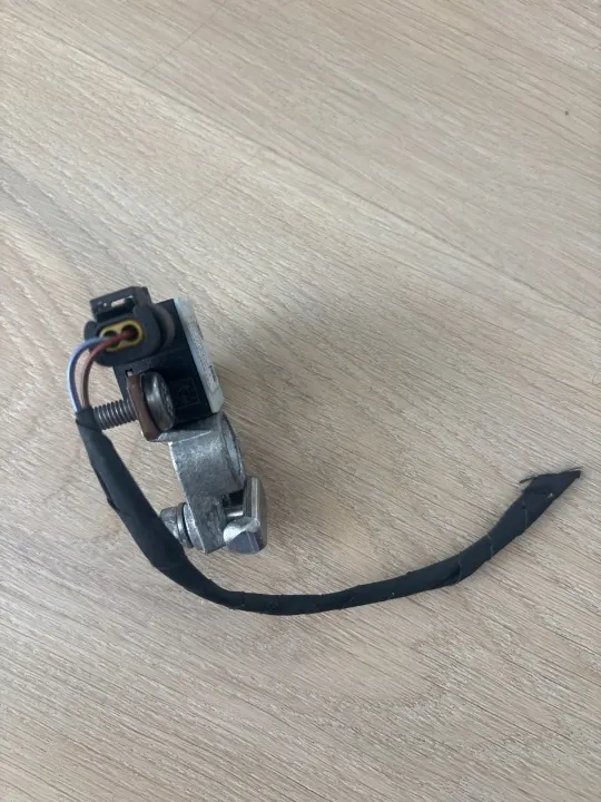 Tesla Model S negatieve poolklem OEM 10R036177 image 3