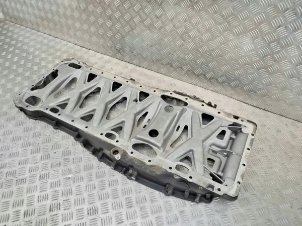 Cárter superior de aceite Scania OEM 2766060 Super 420/460/500 image 3