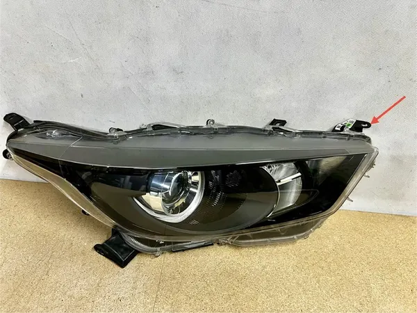 TOYOTA YARIS IV P21 Faro Derecho 81130-K0060 OEM image 4