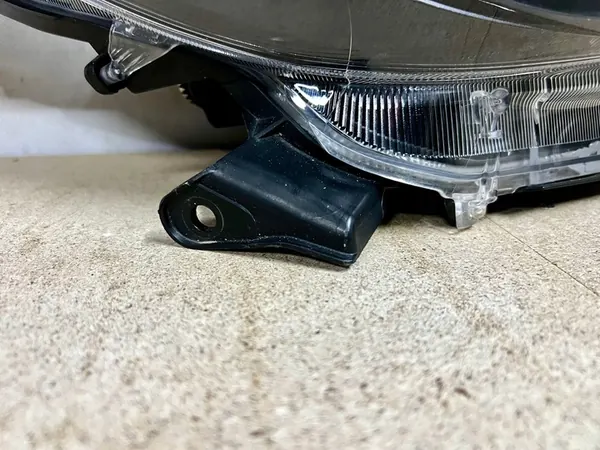 TOYOTA YARIS IV P21 Faro Derecho 81130-K0060 OEM image 9