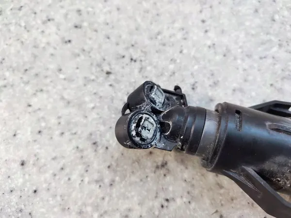 Washer Nozzle Right Front VW Passat B7 image 3