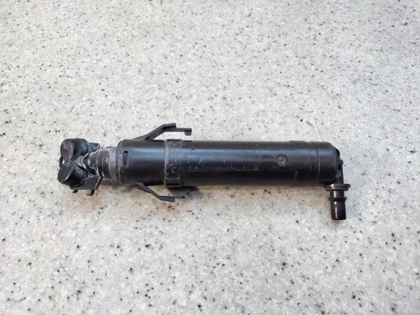 Washer Nozzle Right Front VW Passat B7 image 4