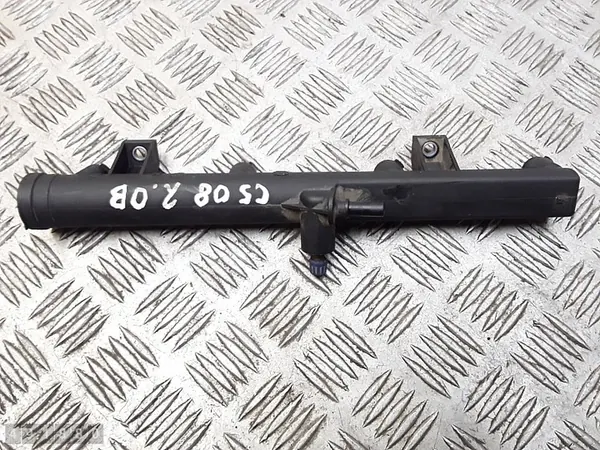 Brandstofrail Citroen C5 2000 Benzine 9628084680 image 2