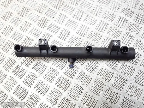 Brandstofrail Citroen C5 2000 Benzine 9628084680 image 4