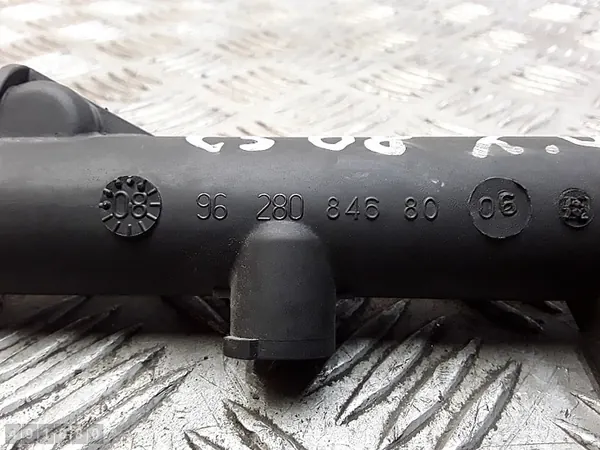 Brandstofrail Citroen C5 2000 Benzine 9628084680 image 5