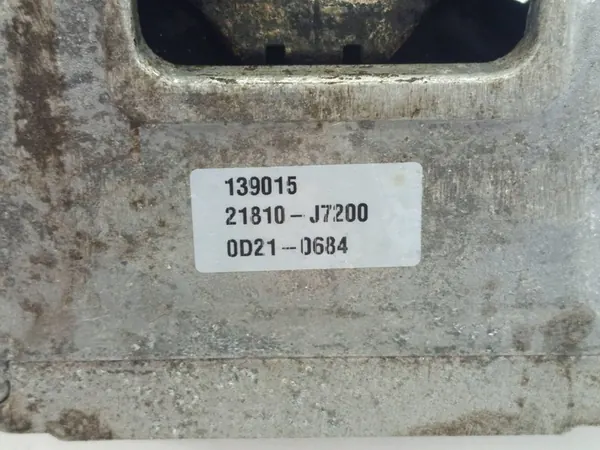 Supporto motore Hyundai i30 OE 21810-J7200 image 5