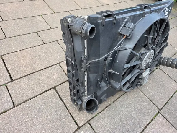 BMW 3 E90 E91 2.0D Conjunto de Radiador con Ventilador image 3