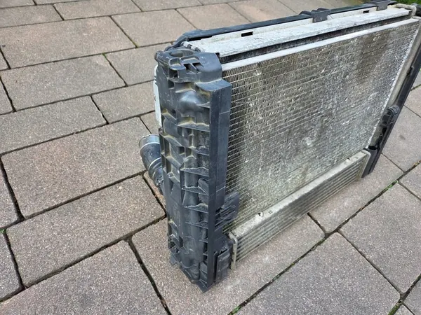 BMW 3 E90 E91 2.0D Conjunto de Radiador con Ventilador image 8