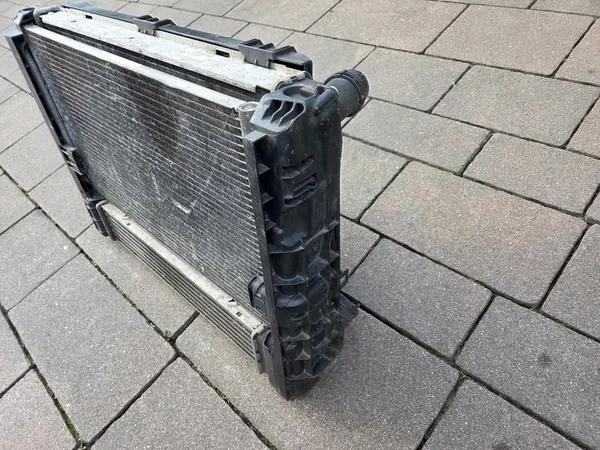 BMW 3 E90 E91 2.0D Conjunto de Radiador con Ventilador image 9