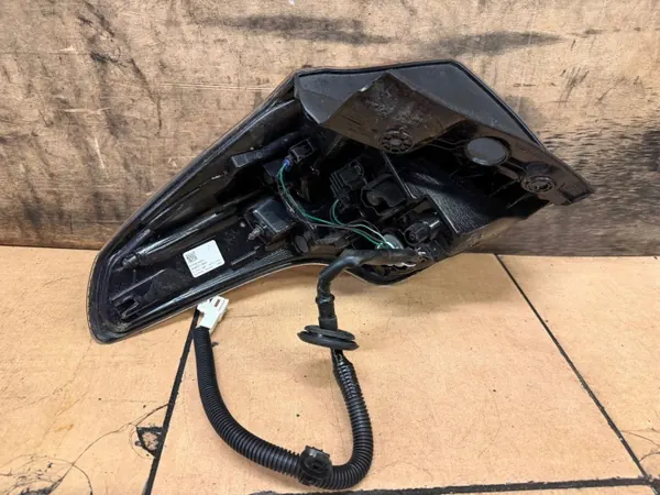 Luz trasera derecha Toyota RAV4 IV OEM 8155042201 image 4