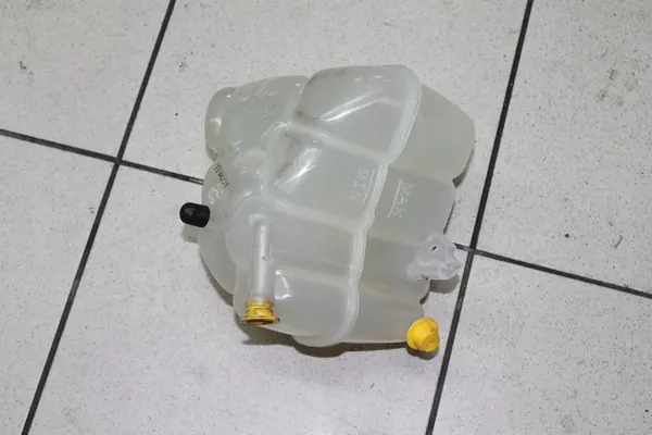 VOLVO V90 S90 XC90 XC60 Ausdehnungsbehälter image 3