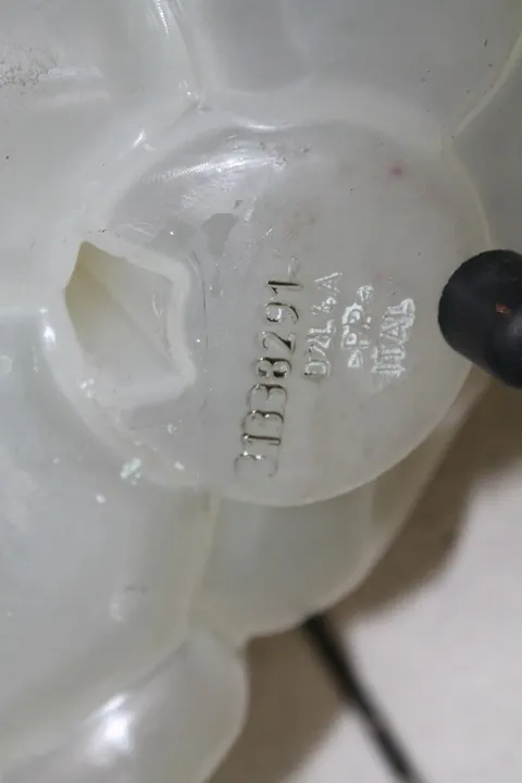 VOLVO V90 S90 XC90 XC60 Ausdehnungsbehälter image 4