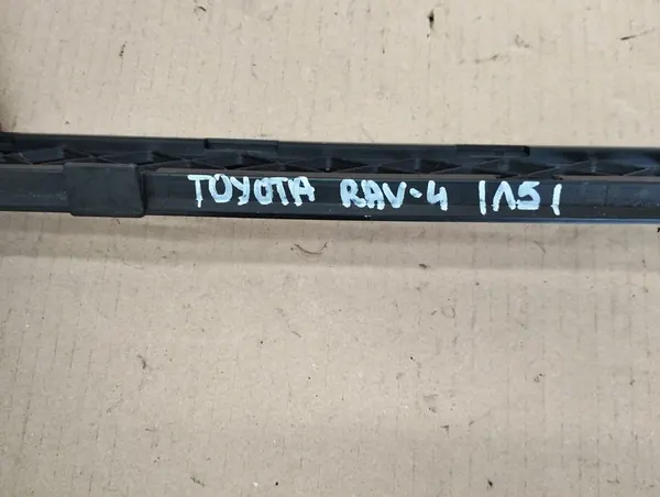 Griglia centrale superiore anteriore Toyota RAV4 III 2005-2008 OEM image 4