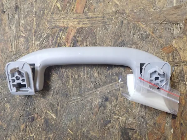 OEM BTU1872 Isuzu D-Max etukatonkahva image 5
