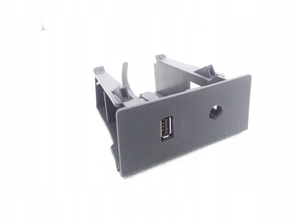 Tomada USB Ford Focus OEM BM51A044L28ADW image 2