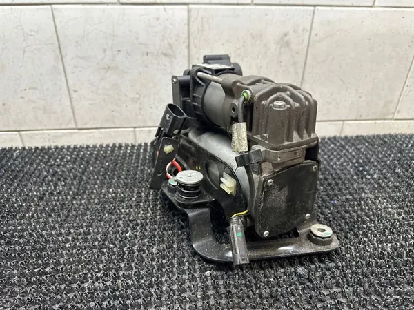 Audi Q7 4M Rear Air Suspension Compressor 10R056089 image 3