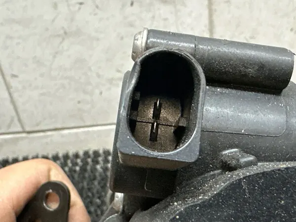 Audi Q7 4M Rear Air Suspension Compressor 10R056089 image 5