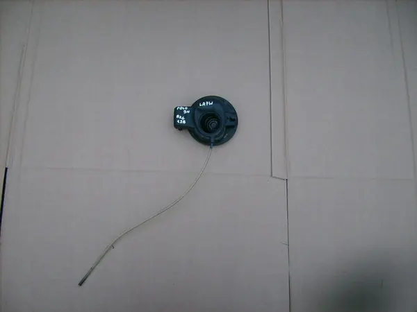 VW POLO 9N Bränsletanklock 6Q6809857E image 2