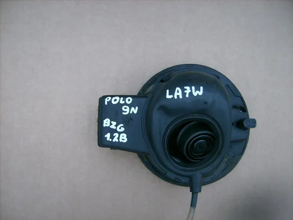 VW POLO 9N Bränsletanklock 6Q6809857E image 3