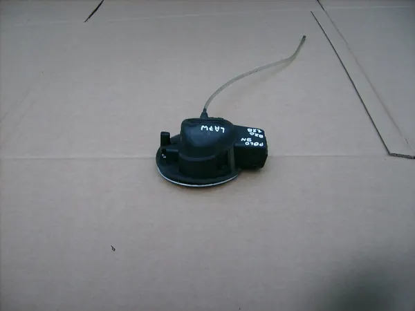 VW POLO 9N Bränsletanklock 6Q6809857E image 4