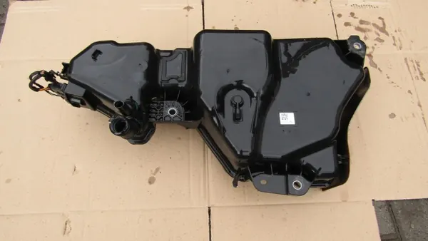 VW T ROC AdBlue-tank OEM 2.0 TDI - Begagnad image 2