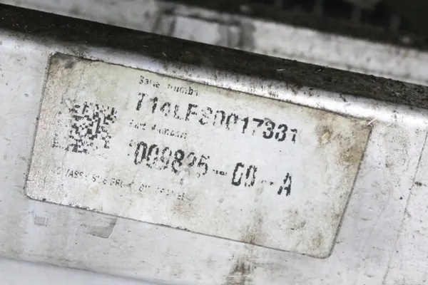 Tesla Etujarrupalat OEM 100982500A Käytetty image 5