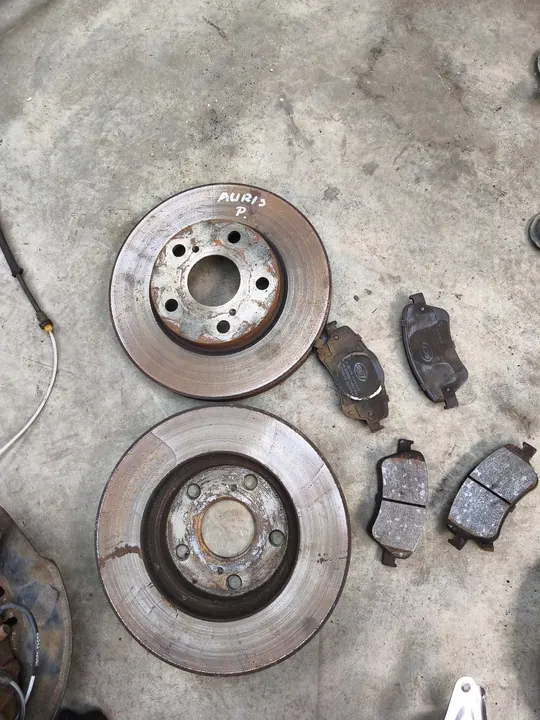 Discos e Pastilhas de Freio Dianteiros Toyota Auris I Lift 1.6 VVTI image 2