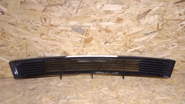 VW Transporter T3 Grill OEM 251853663 image 2