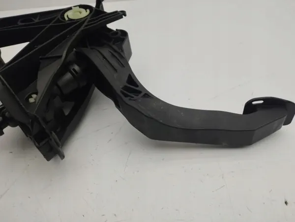 Skoda Octavia Mk4 Kopplingspedal OEM 5Q2721059 image 4