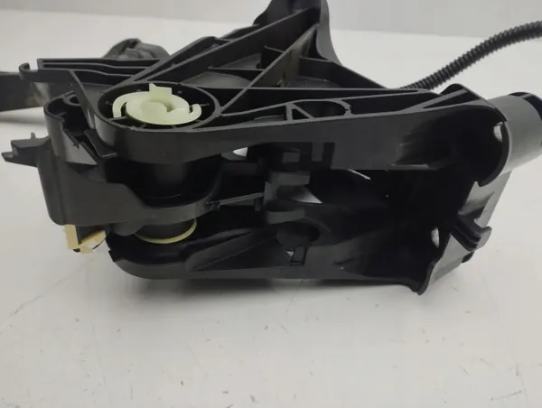 Skoda Octavia Mk4 Kopplingspedal OEM 5Q2721059 image 6