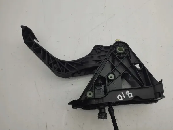Skoda Octavia Mk4 Kopplingspedal OEM 5Q2721059 image 7