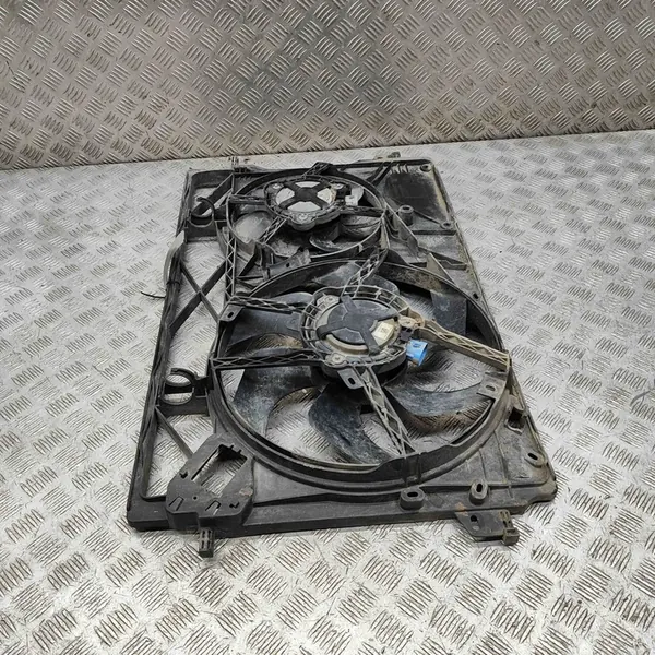 Etupuskuri Opel Vivaro Combi 1.6L 2016 OEM 93868357 image 4