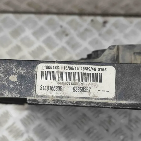 Etupuskuri Opel Vivaro Combi 1.6L 2016 OEM 93868357 image 9