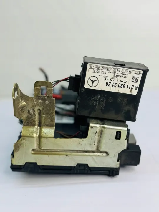 Mercedes Säkerhetslåda OEM 5DK00848610 CLK C209 image 3