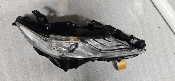 Toyota Camry VIII XV70 2019 Faro Derecho image 3