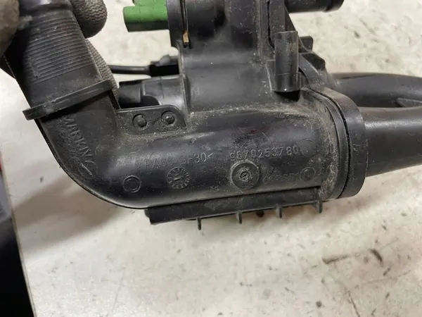 Carcasa de termostato PEUGEOT 308 1.6L Diesel 2008 OEM 9670253780 image 3