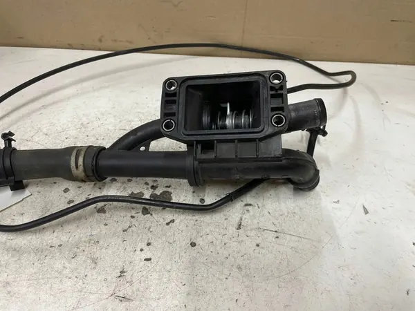 Carcasa de termostato PEUGEOT 308 1.6L Diesel 2008 OEM 9670253780 image 4