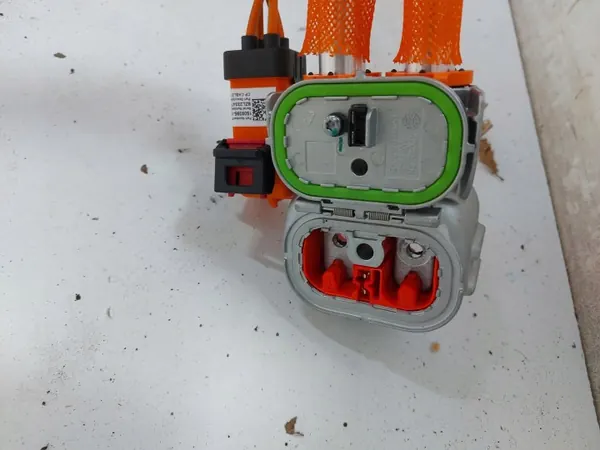 Tomada de carregamento Tesla OEM 1490374-20-E usada image 3