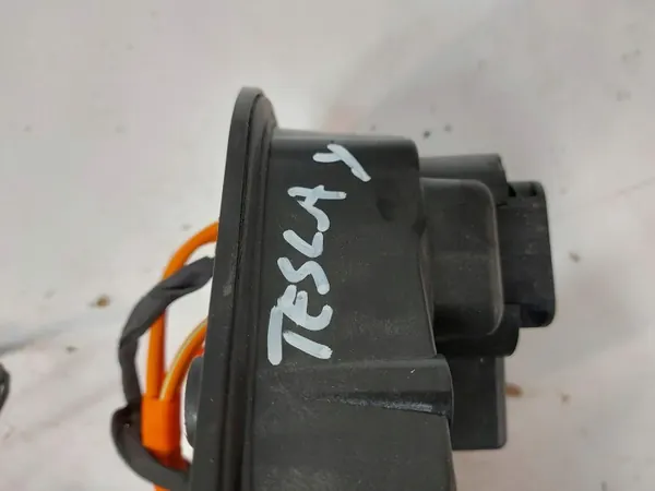 Tomada de carregamento Tesla OEM 1490374-20-E usada image 5