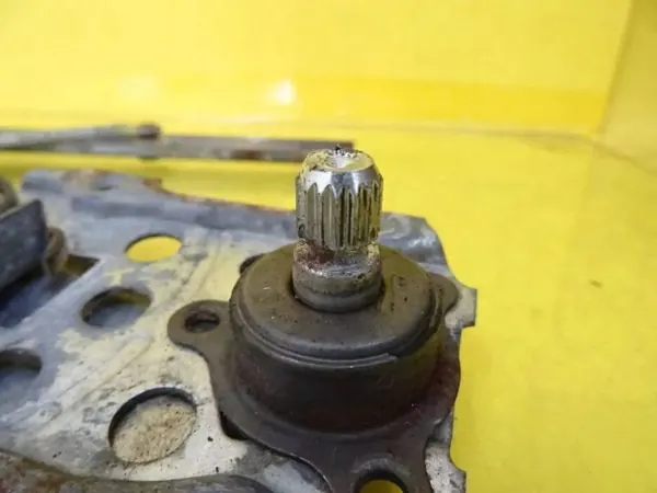 OEM DRC4052 Régulateur Vitre Manuel Droit Avant Suzuki image 3