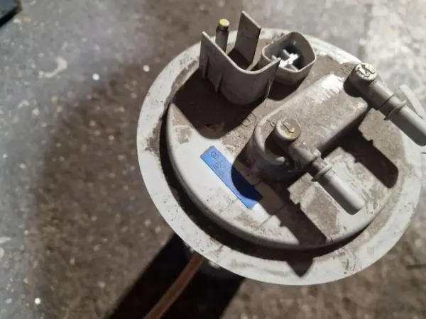 Bomba de combustible Opel Antara 2007 OEM 96830395 image 3