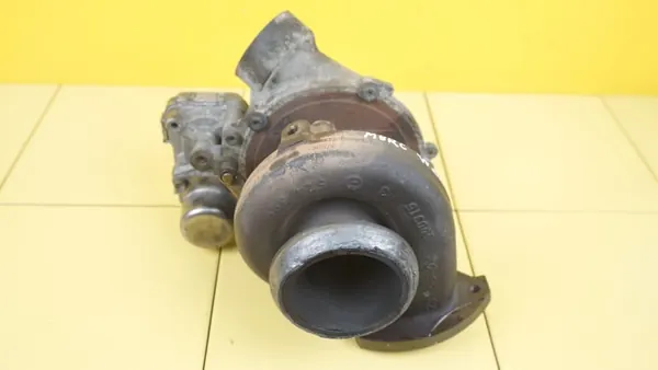 Turbo Mercedes OEM 651924 A6519063900 Usado image 3