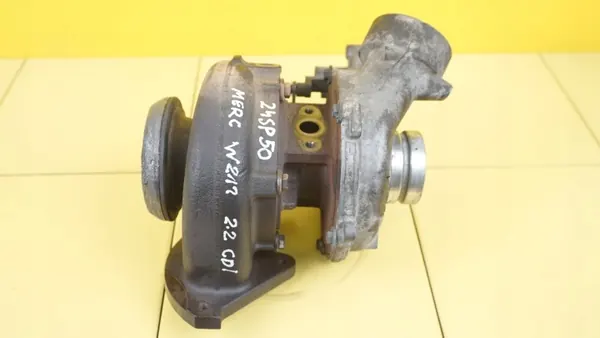 Turbo Mercedes OEM 651924 A6519063900 Usado image 4