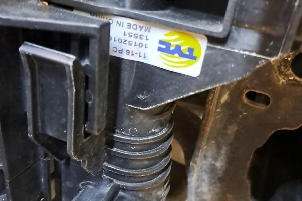 Radiador VW Touareg 3.0L 2012 7P0807109B image 4