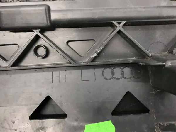 Audi Q8 Dörrlist Vänster Bak OEM 4M8853969 image 9
